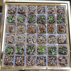 علبة تارت مكسرات.