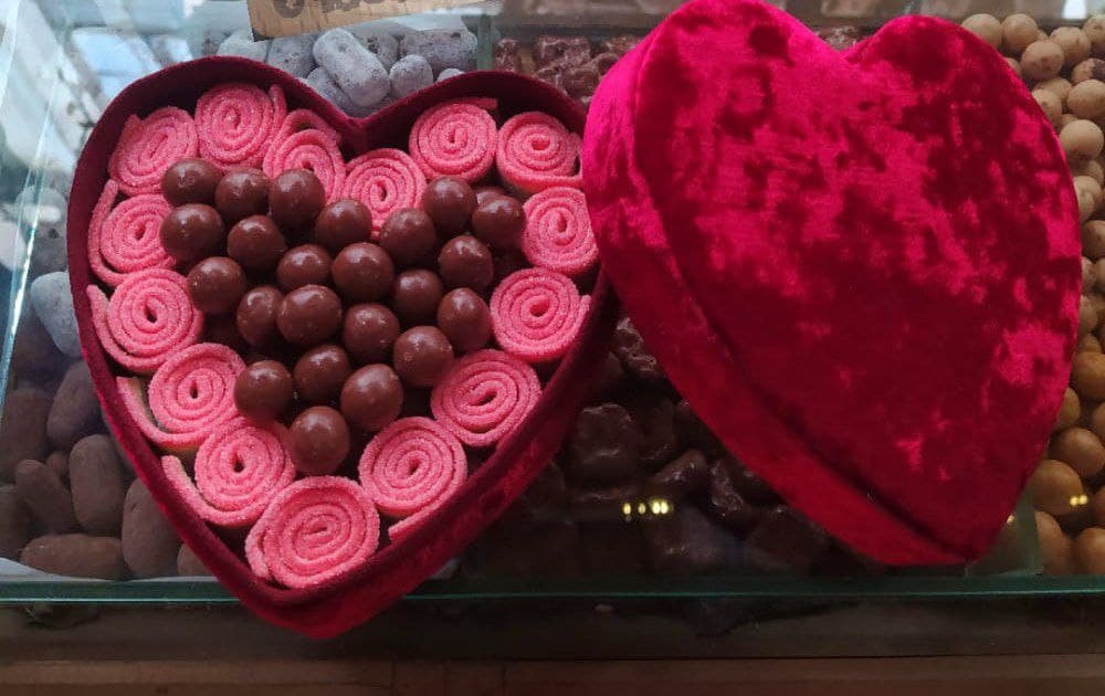 بوكس قلب شوكولا و جليبون شرايط