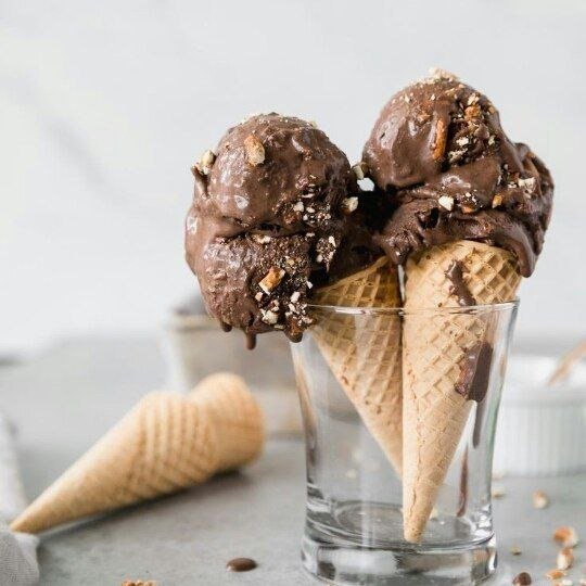 كيلو بوظة شوكولا مع بسكوت