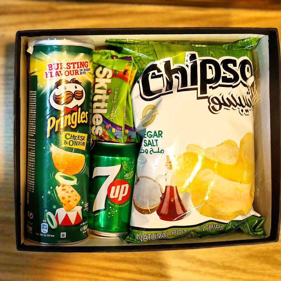 تنسيقة شوكولا و شيبسات لون green 1