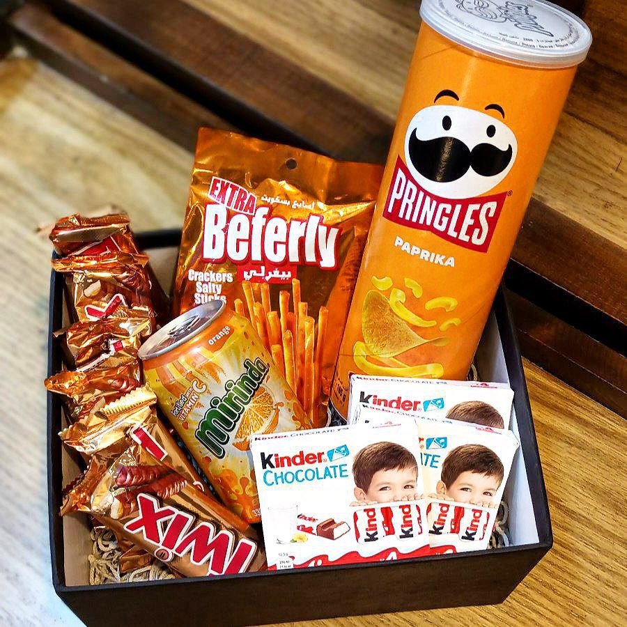 تنسيقة شوكولا و شيبسات لون orange 1