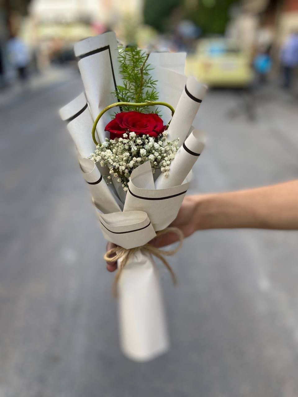 باقة وردة جورية مع 50 دولار