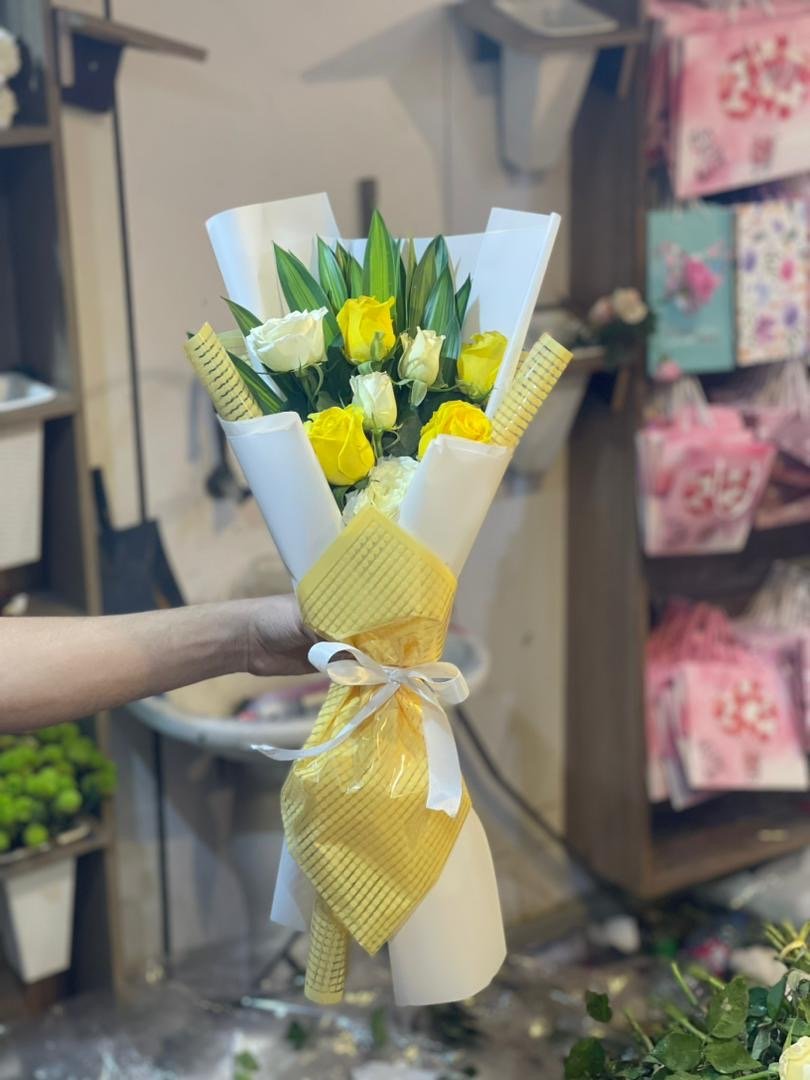 باقة جوري ابيض و اصفر