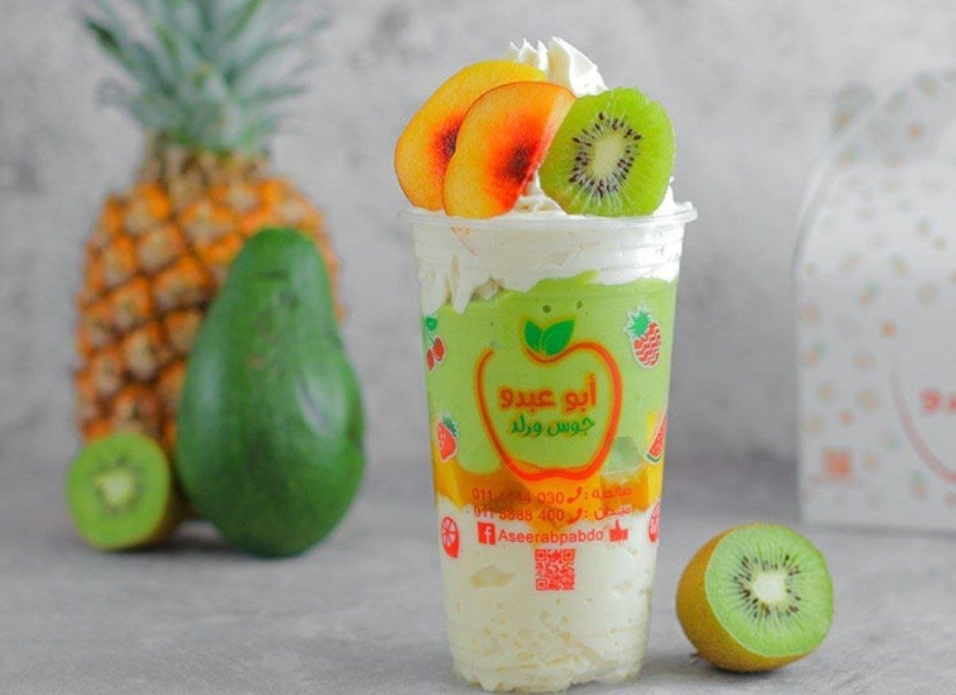 قشاطي موز وحليب وافواكادو