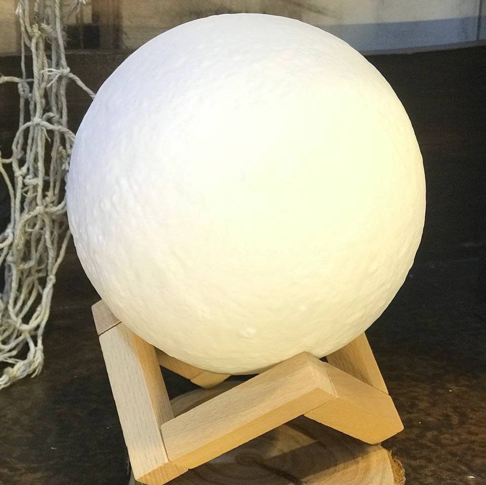 قمر المضيء و مبخرة